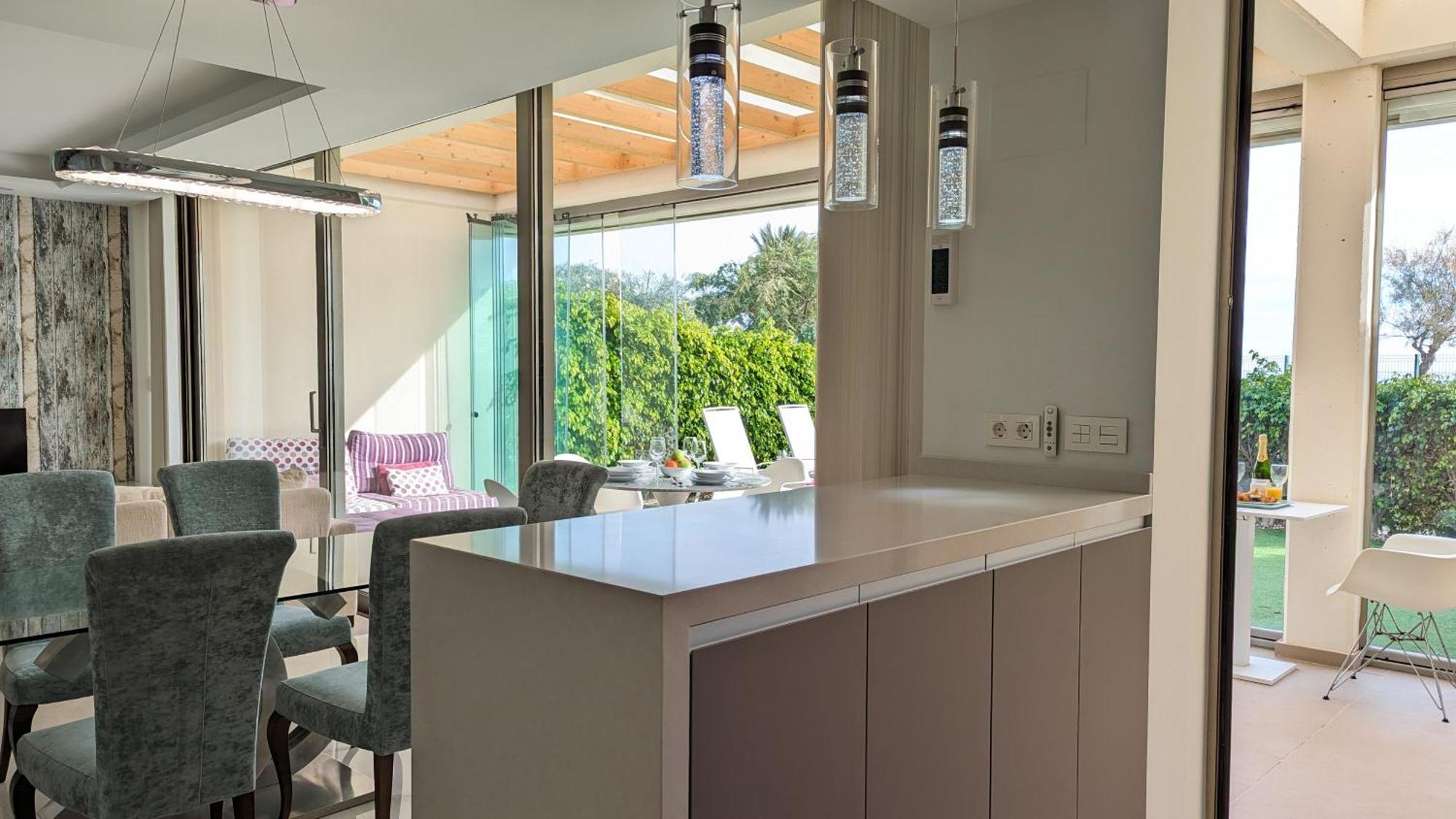 Paradise Beachfront Luxury Villa Вильяхойоса Экстерьер фото